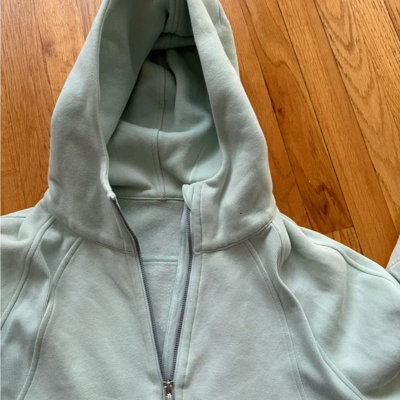 Mint Green Lululemon Scuba - Picture 4 of 6
